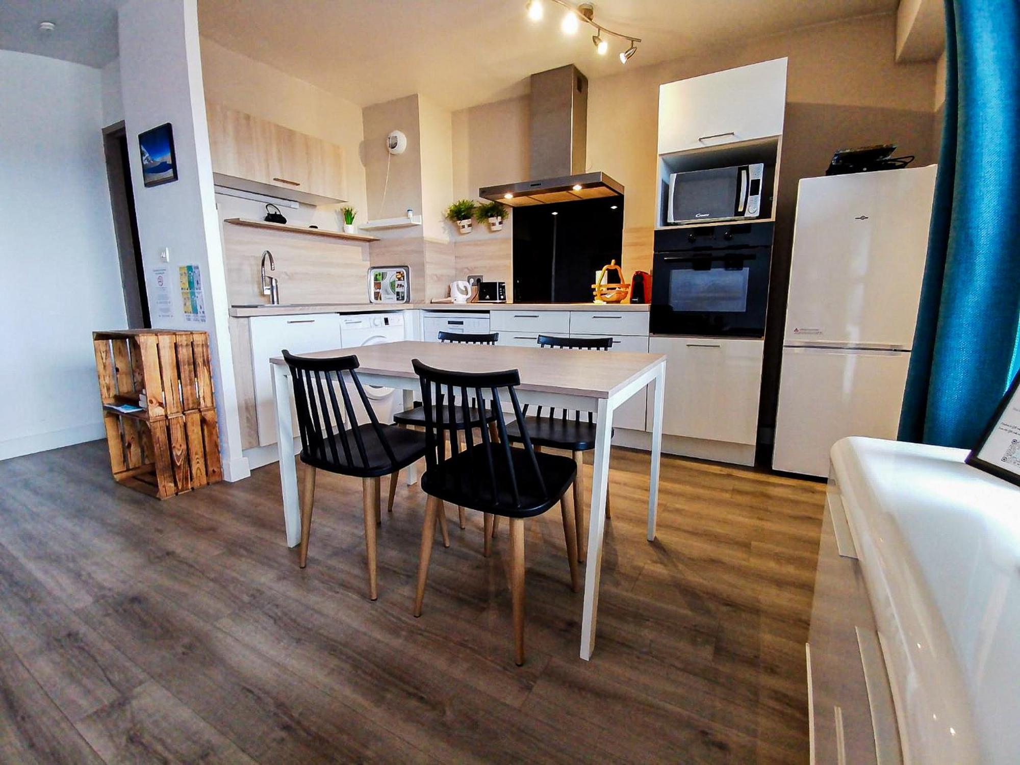Le Duplex - Hyper Centre - Gare - Wifi - Netflix - Disney + Annecy Bagian luar foto